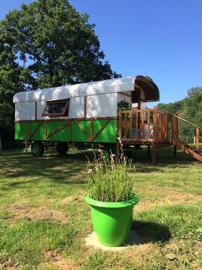 Les Roulottes De L'Airou Hotel Beauchamps  Екстериор снимка