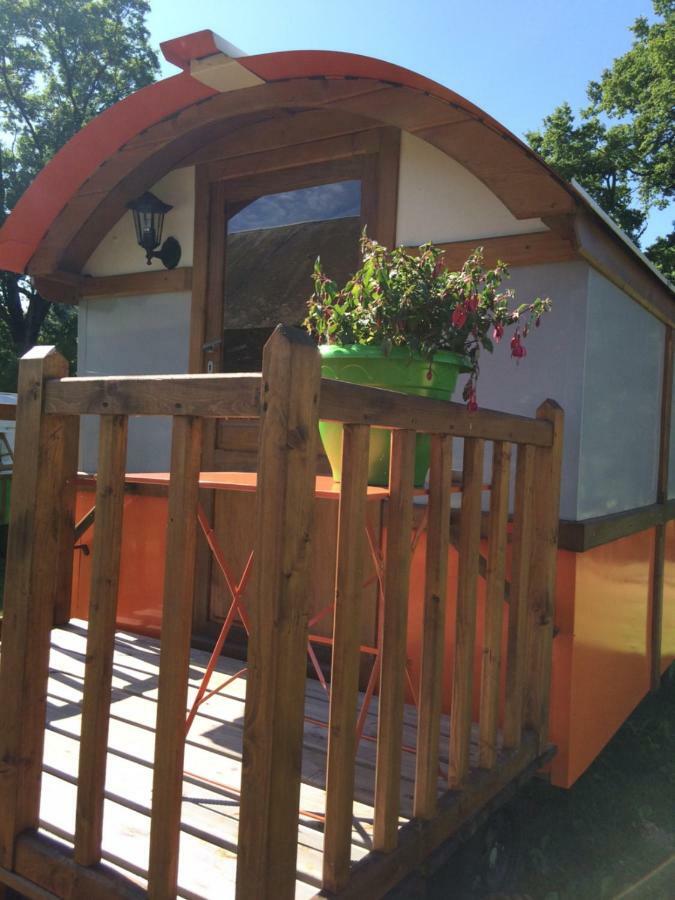 Les Roulottes De L'Airou Hotel Beauchamps  Екстериор снимка